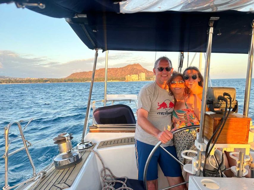 Oahu: Sunset sailing in small intimate groups - What the two-hour schedule gives you