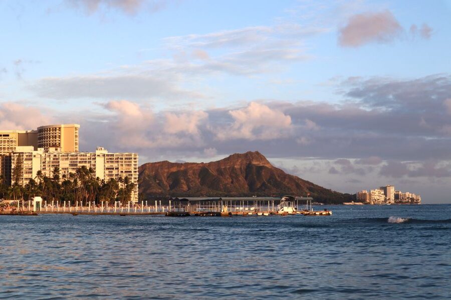 Oahu: Traditional Canoe Sunset Cruise with Dinner - Making poi and tasting local pupus