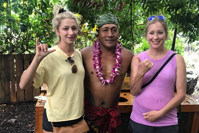 Oahu Ultimate Circle Island: 30 Spots, 10 Epic Stops - Macadamia tasting at Tropical Farms