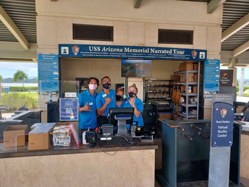 Oahu: USS Arizona Memorial Deluxe Tour - Following the Path of Attack along the shore