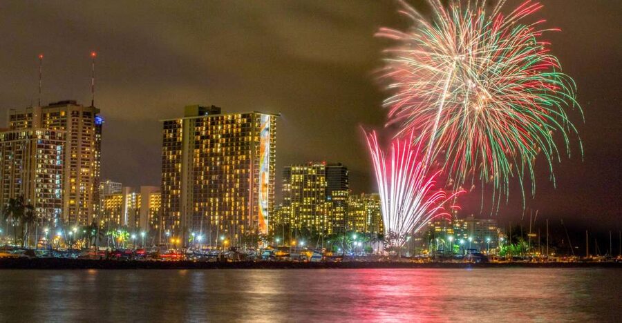 Oahu: Waikiki BYOB Friday Night Fireworks Cruise - A quiet ride along South Oahu