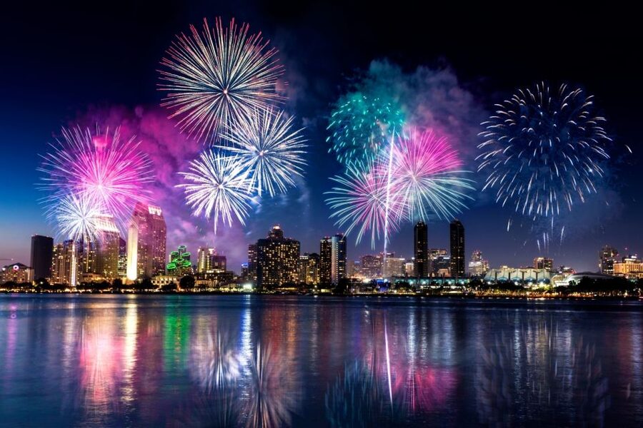 Oahu: Waikiki Friday Fireworks Cruise with Snacks and Drinks - From Kewalo Basin to Waikiki’s evening show