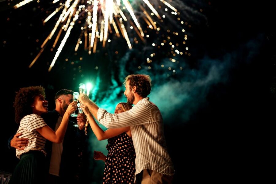 Oahu: Waikiki Friday Fireworks Cruise with Snacks and Drinks - Why the sunset matters as much as the fireworks