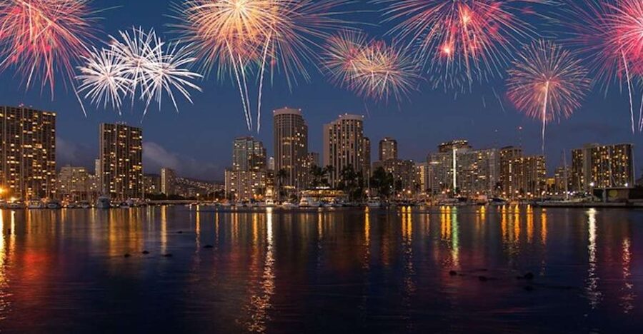 Oahu: Waikiki Friday Night Fireworks Catamaran (Wahine Koa) - FAQ