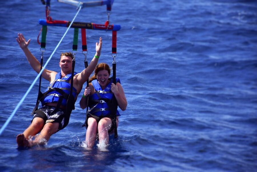 Oahu: Waikiki Parasailing - The boat ride out from Waikiki