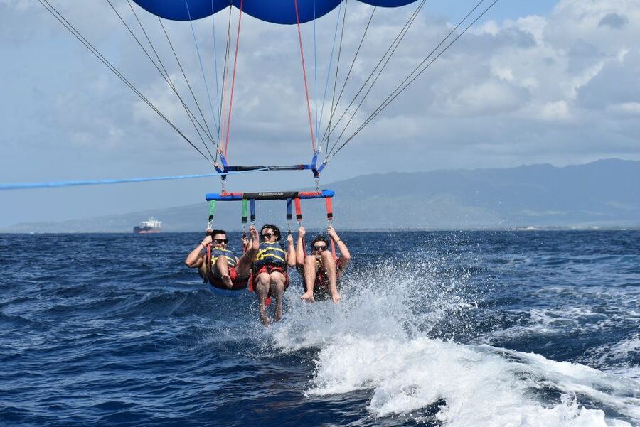 Oahu: Waikiki Parasailing - Takeoff, flight, and landing