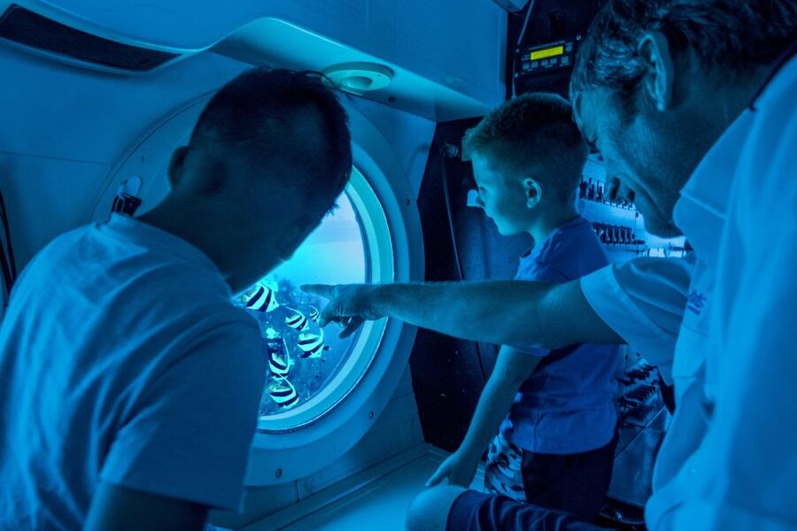 Oahu: Waikiki Submarine Tour - The 15-minute boat ride to the submarine