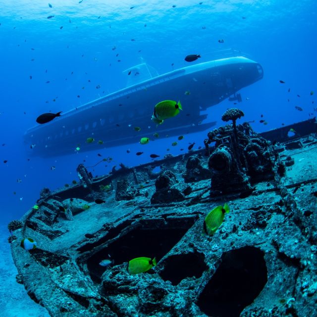 Oahu: Waikiki Submarine Tour - Boarding Atlantis XIV