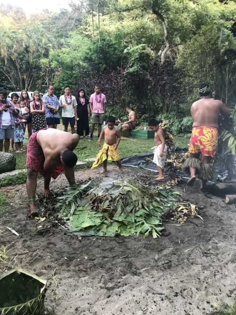 Oahu: Waimea Falls & valley & North Shore day - Walking through Waimea Valley