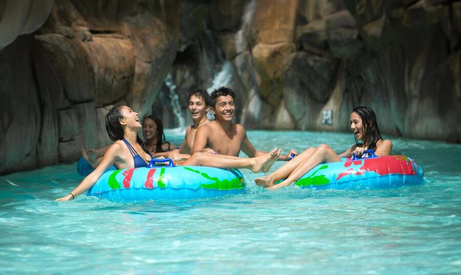 Oahu: Wet 'n' Wild Waterpark Ticket with Waikiki Transfer - Making the most of 2.5 hours inside the park