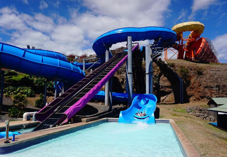 Oahu: Wet 'n' Wild Waterpark Ticket with Waikiki Transfer - Practical packing and park habits