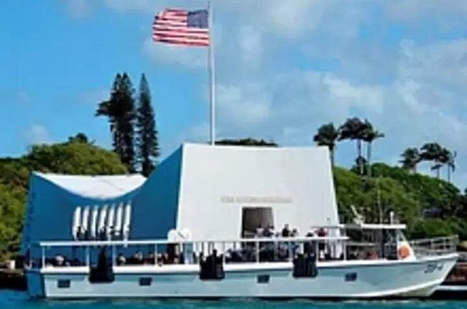 Pearl Harbor Arizona & Missouri tour from HNL Airport - The Battleship Missouri brings the war to its final page