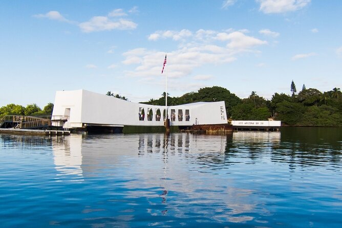 Pearl Harbor [Early Access], USS Arizona & Historic Honolulu Tour - What you see from the van