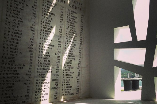 Pearl Harbor Tour Arizona Memorial and USS Bowfin - The practical rules at the visitors center