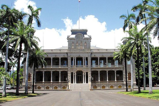 Pearl Harbor, USS Arizona and Honolulu City Tour - Inside the Pearl Harbor visitor center