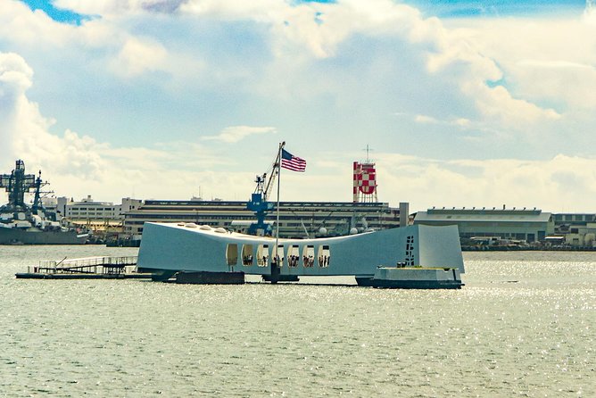 Pearl Harbor: USS Arizona Memorial & USS Missouri Battleship Tour from Waikiki - Pearl Harbor Visitor Center: start with the setting