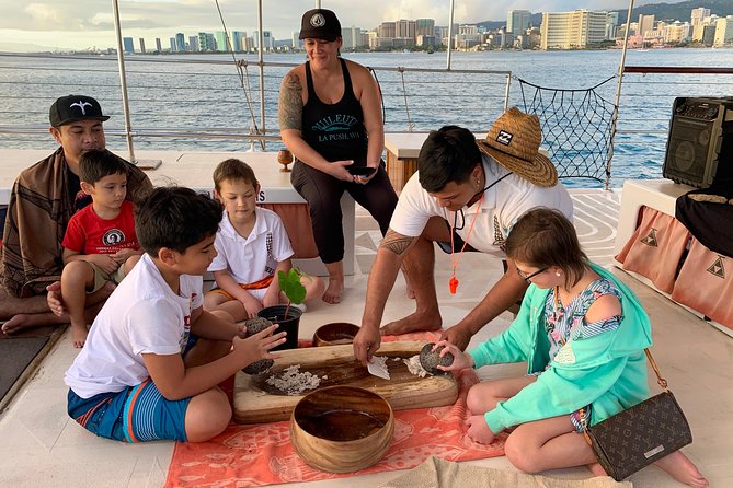 Polynesian Canoe Sunset Sail - Why the small group changes the evening