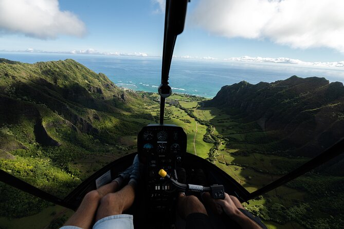 Private 60 Minutes Helicopter Tour in Honolulu - Starting at HNL and getting ready to fly