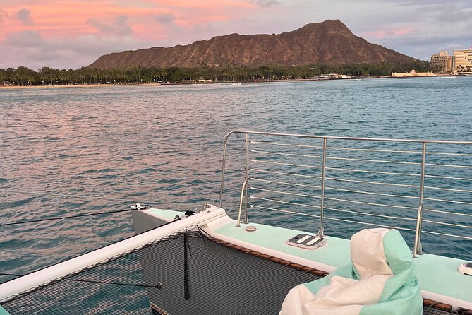 Private Catamaran Sunset Sail in Waikiki - Sailing into the Waikiki sunset