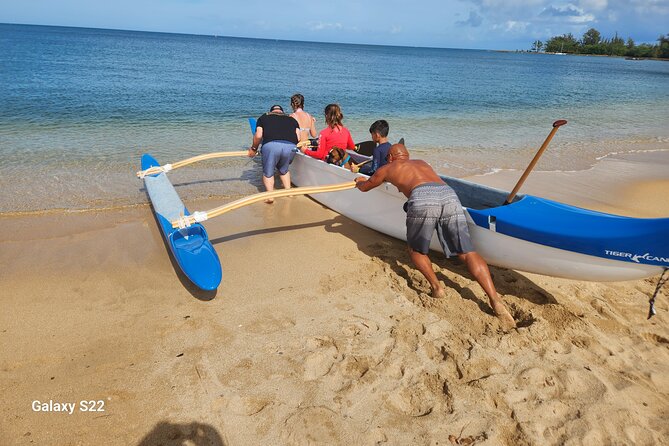 Private North Shore Hawaiian outrigger Canoe and turtle adventure - Looking for Hawaiian green sea turtles