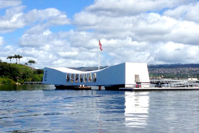 Private Oahu Pearl Harbor and Island Sightseeing Combination Tour - Honolulu History and Views Close to Town