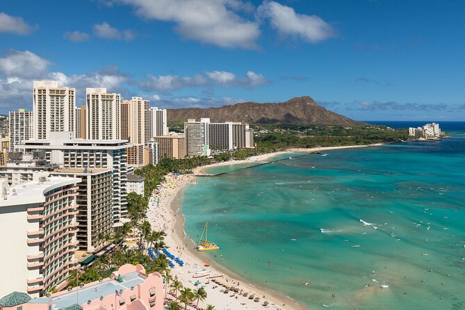 Private Transfer: Honolulu Airport HNL to Honolulu in Sedan Car - Choosing between the Mercedes-Benz and similar sedans