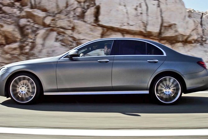 Private Transfer Honolulu Airport HNL to Waikiki by Sedan - Who should book this Honolulu transfer?