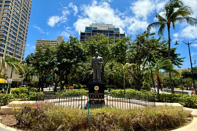 Private Walking Food Tour in Honolulu With Secret Food Tours - Duke Kahanamoku Lagoon and the surfing story