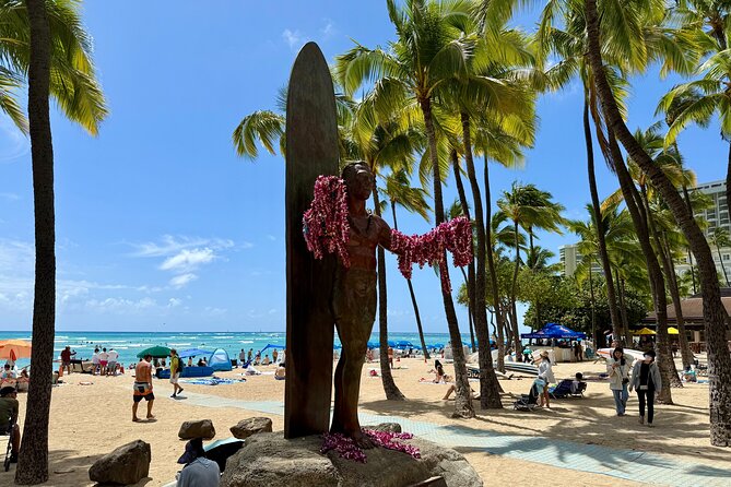 Private Walking Food Tour in Honolulu With Secret Food Tours - A quiet pause at Brothers in Valor Memorial