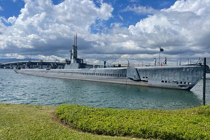 Roundtrip Shuttle from Waikiki-Pearl Harbor National Memorial - The ride from Waikiki to Pearl Harbor