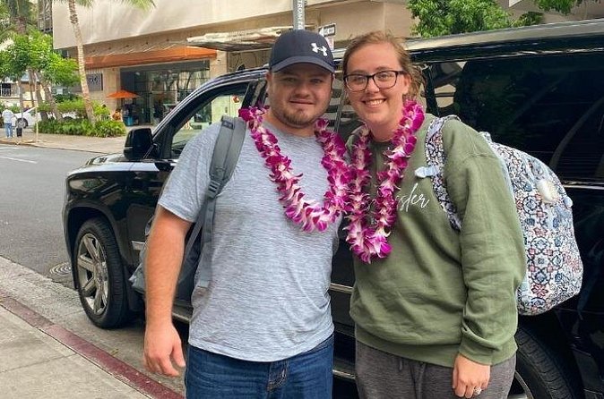 Shared Departure Transfer from Waikiki Hotels to Honolulu Airport - Luggage help is a small feature with real value