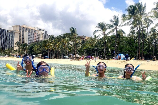Snorkeling in Waikiki Many Fish All Levels Free Video & Pics! - Getting comfortable with the mask and shallow water