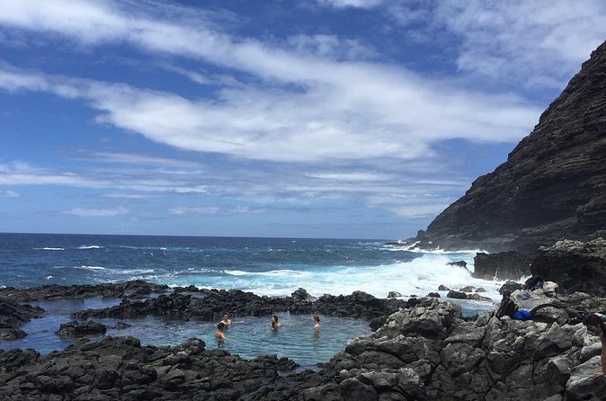 South Shore Aloha Friendly Tour - Waimanalo shows you a more local beach day