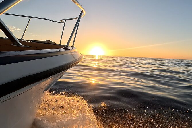 Sunset Cruise along Waikiki Coastline - Watching Diamond Head and Waikiki Beach from offshore