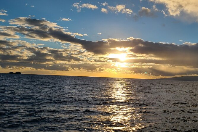 Sunset Dinner Cruise in Honolulu, Hawaii - Diamond Head Lighthouse and the evening light