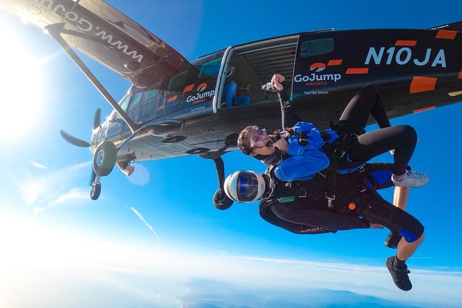 Tandem Skydiving with GoJump in Hawaii - The trip from Waikiki to Oahu’s North Shore