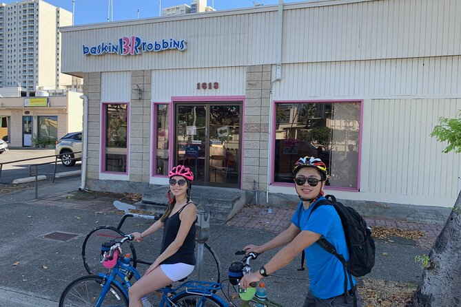 "Tour de Honolulu" Foodie Bike Tour - Iolani Palace and the open-air state capitol