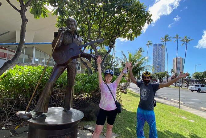 "Tour de Honolulu" Foodie Bike Tour - Ala Moana Beach Park opens the route to the water