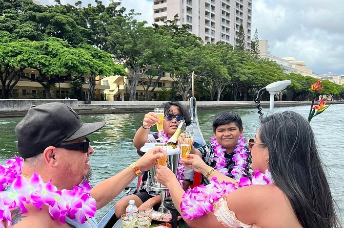 Valentine's Private Gondola Cruise in Waikiki with Drinks, Pastry - What the lei, drinks, and pastry add