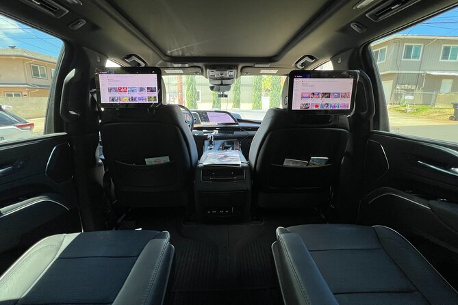 VIP Luxury Transfers: Honolulu Airport ↔ Waikiki ↔ Cruise Port - Airport pickup at Honolulu International Airport