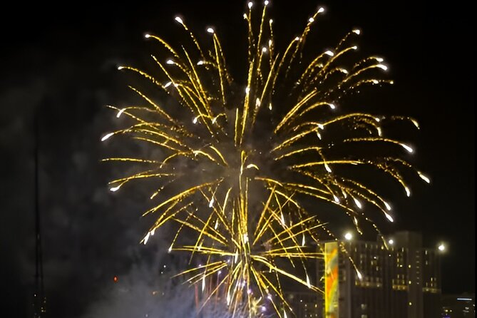 Waikiki Beach Catamaran Friday Night Fireworks Tour - How to handle the mixed reliability signals