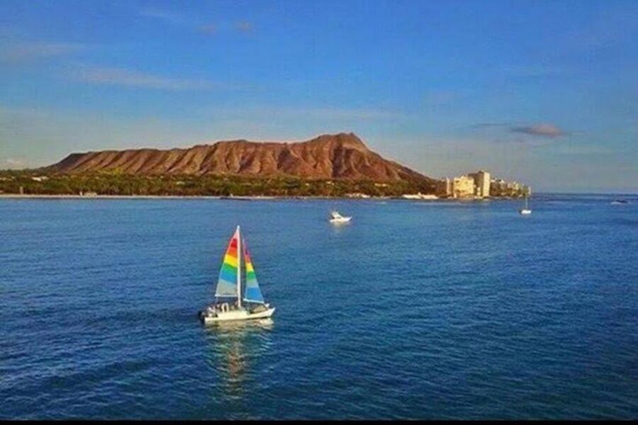 Waikiki Beach: Turtle Snorkeling and Sailing on Hāwea - How the crew handles first-time snorkelers