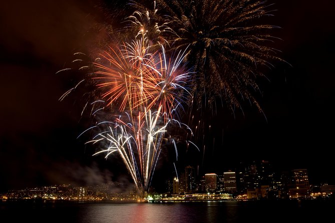 Waikiki Fireworks Dinner Cruise: Sail & Sparkle on Friday Nights - Key points at a glance