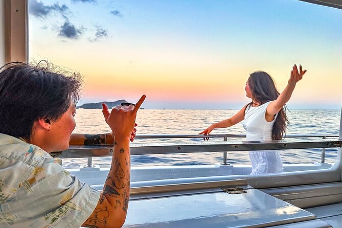 Waikiki Friday Fireworks Boat Cruise from Oahu - Thirty minutes with Diamond Head in view
