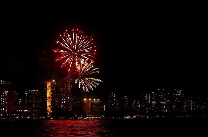 Waikiki Friday Fireworks Boat Cruise from Oahu - Finding your place on the boat
