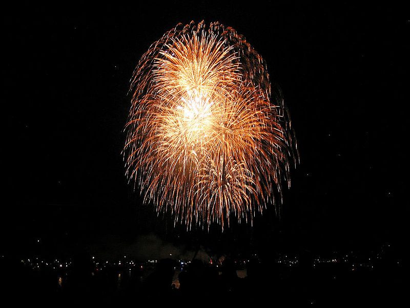 Waikiki Friday Night Fireworks Sail - The premium bar and island-inspired bento box