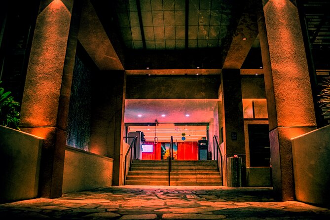 Waikiki Ghost Tour: Torches & Terrors - What the guide adds to the $32 cost