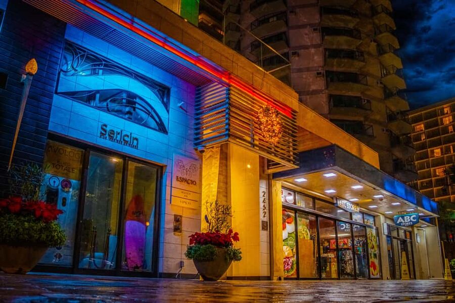 Waikiki Ghosts Boos and Booze Haunted Pub Crawl - Waikiki After Dark, With a Ghost Story at Every Turn