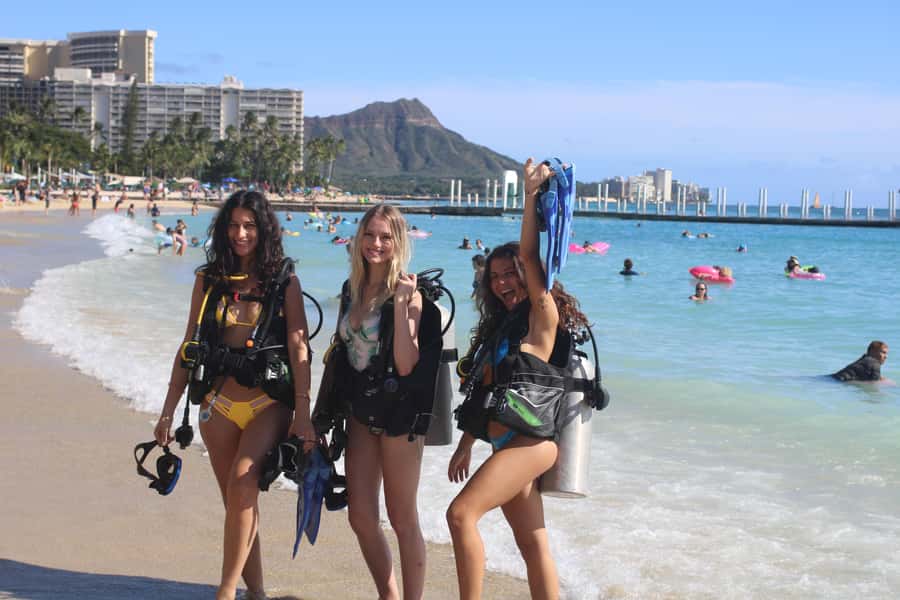 Waikiki: Honolulu Beginner Scuba Diving with Videos - Exploring Magic Island Lagoon with an instructor