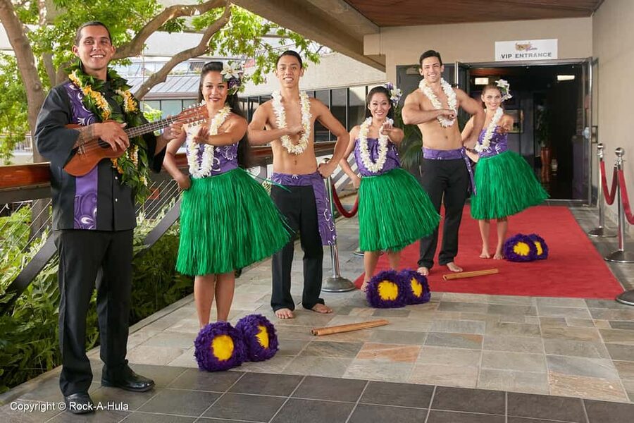 Waikiki: Luau and Buffet w/ optional Rock-A-Hula Show - What arrives at the Hawaiian buffet